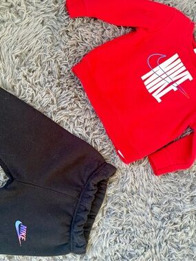 Nike baby boy 12 month sweatshirt with matching sweatpants fleece lined like new